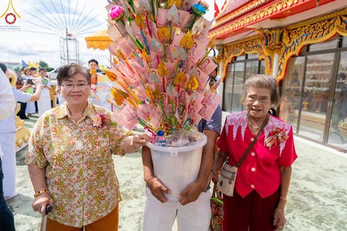 ภาพ No.165323:พิธีทอดกฐิน ณ วัดตระพัง ต.เชียงรากใหญ่  อ.สามโคก จ.ปทุมธานี ในโครงการกฐินสามัคคีทั่วไทย 30,000 วัด บูชาธรรม 80 ปี หลวงพ่อธัมมชโย โดยคณะศิษยานุศิษย์วัดพระธรรมกาย วันที่ 20 ตุลาคม พ.ศ. 2567