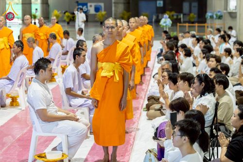 ภาพ No.230697:วันที่ 29 มิถุนายน พ.ศ.2568 พิธีตัดปอยผมและปลงผมนาคธรรมทายาท โครงการบรรพชาอุปสมบทหมู่ รุ่นเข้าพรรษา ณ วิหารคด วัดพระธรรมกาย