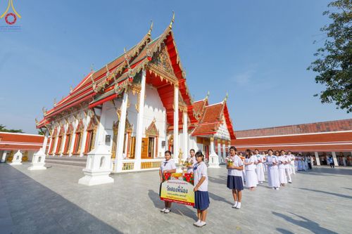 ภาพ No.189551:พิธีทอดผ้าป่าทำนุบำรุงศาสนสถาน ในโครงการธรรมยาตรา กตัญญูบูชา มหาปูชนียาจารย์ พระมงคลเทพมุนี(สด จนฺทสโร) พระผู้ปราบมาร อนุสรณ์สถาน 7 แห่ง ปีที่ 13 ณ วัดสองพี่น้อง ต.ต้นตาล อ.สองพี่น้อง จ.สุพรรณบุรี วันที่ 5 มกราคม พ.ศ. 2568