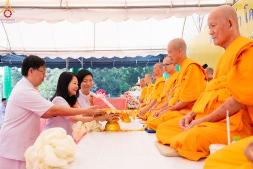 ภาพ No.121104:พิธีทอดผ้าป่า โครงสร้างหลังคา เสาคู่ค้ำฟ้ามหามงคล เพื่อสถาปนาอาคาร 80 ปี หลวงพ่อธัมมชโย ณ ศูนย์ปฏิบัติธรรมวิหารแดง ต.เจริญธรรม อ.วิหารแดง จ.สระบุรี วันที่ 27 มกราคม พ.ศ. 2567