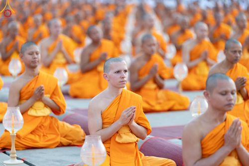 ภาพ No.204485:พิธีจุดประทีปถวายเป็นพุทธบูชา และบูชาธรรมมหาปูชนียาจารย์ ณ วัดพระธรรมกาย ตำบลคลองสาม อำเภอคลองหลวง จังหวัดปทุมธานี ในโครงการธรรมยาตรา กตัญญูบูชา มหาปูชนียาจารย์ พระมงคลเทพมุนี(สด จนฺทสโร) พระผู้ปราบมาร ปีที่ 13 วันที่ 31 มกราคม พ.ศ. 2568