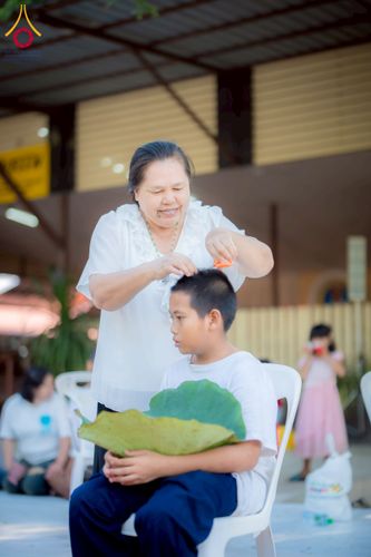 ภาพ No.216853:วันเสาร์ที่ 5 เมษายน พ.ศ. 2568 พิธีตัดปอยผม พิธีขอขมาผู้ปกครอง พิธีมอบบาตรและผ้าไตร พิธีบรรพชา ณ ศูนย์ปฏิบัติธรรมและศูนย์อบรมเยาวชนพระนครศรีอยุธยา ต.พุทเลา อ.บางปะหัน จ.พระนครศรีอยุธยา