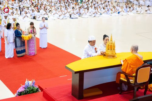 ภาพ No.209619:วันอาทิตย์ที่ 2 มีนาคม พ.ศ. 2568 พิธีภาคบ่าย สัมมนาพิเศษ, ปฏิบัติธรรม พิธีรับมอบพระบรมสารีริกธาตุ ณ สภาธรรมกายสากล วัดพระธรรมกาย