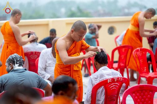 ภาพ No.231021:วันที่ 1 กรกฎาคม พ.ศ. 2568 โครงการบรรพชาสามเณร 300 รูป ถวายเป็นพุทธบูชา  วันอาสาฬหบูชา ณ จุดกำเนิดพระรัตนตรัย  ต้นแหล่งธัมมจักกัปปวัตตนสูตร เมืองพาราณสี  สารนาถ ประเทศอินเดีย