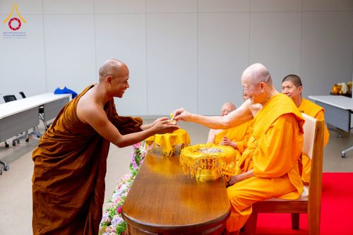 ภาพ No.222597:วันที่ 23 เมษายน พ.ศ. 2568 หลวงพ่อทัตตชีโวต้อนรับคณะสงฆ์บังกลาเทศ ณ อาคาร 100 ปี คุณยายมหารัตนอุบาสิกาจันทร์ ขนนกยูง วัดพระธรรมกาย