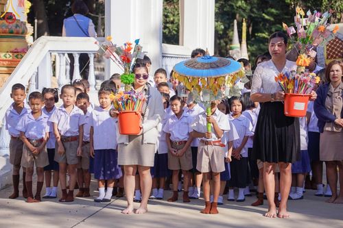 ภาพ No.195180:พิธีทอดผ้าป่าทำนุบำรุงศาสนสถาน ณ วัดพรสวรรค์ ต.หนองบ่อ อ.สองพี่น้อง จ.สุพรรณบุรี ในโครงการธรรมยาตรา กตัญญูบูชา มหาปูชนียาจารย์ พระมงคลเทพมุนี(สด จนฺทสโร) พระผู้ปราบมาร อนุสรณ์สถาน 7 แห่ง ปีที่ 13 วันที่ 13 มกราคม พ.ศ. 2568