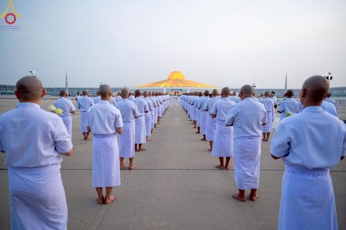 ภาพ No.216929:วันเสาร์ที่ 12 เมษายน พ.ศ. 2568 พิธีเวียนประทักษิณรอบพระมหาธรรมกายเจดีย์  พิธีวันทาเจดีย์ พิธีขอขมาและมอบผ้าไตร ในโครงการอุปสมบทหมู่ บูชาธรรมหลวงพ่อธัมมชโย, โครงการธรรมทายาท ระดับอุดมศึกษา รุ่นที่ 52 ,  โครงการบวชพระนานาชาติ AEC & WAB CEO รุ่นที่ 4 , ณ ว