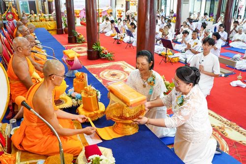 ภาพ No.183661:พิธีทอดกฐิน ณ วัดกลางธนรินทร์ จ.สิงห์บุรี ในโครงการทอดกฐินสามัคคีทั่วไทย 30,000 วัด บูชาธรรม 80 ปี หลวงพ่อธัมมชโย โดยคณะศิษยานุศิษย์วัดพระธรรมกาย วันที่ 9 พฤศจิกายน  พ.ศ. 2567