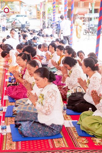 ภาพ No.145483:ศูนย์ปฎิบัติธรรมนครวัด ร่วมกับสำนักงานเจ้าคณะจังหวัดไพลิน ถวายเทียนพรรษา มหาสังฆทานครั้งยิ่งใหญ่ เชื่อมสัมพันธ์ ไทย-กัมพูชา 80 วัด บูชาธรรมธรรมหลวงพ่อธัมมชโย ณ วัดโพธิมาราม จ.ไพลิน ประเทศกัมพูชา วันพุธที่ 17 กรกฎาคม พ.ศ. 2567