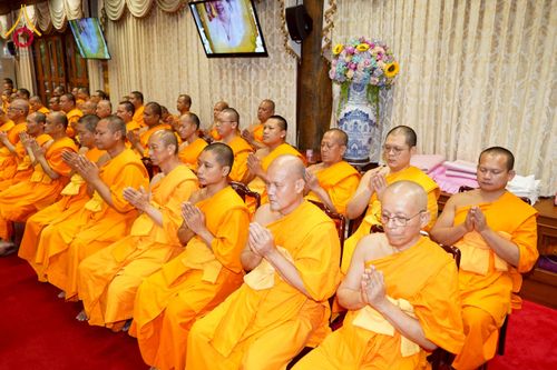 ภาพ No.270767:วันที่ 18 พฤศจิกายน พ.ศ. 2568 วัดพระธรรมกาย เป็นเจ้าภาพบำเพ็ญกุศล  คุณยายอาจารย์ ดร.ตรีธา เนียมขำ  อดีตนายกสมาคมศิษย์หลวงพ่อวัดปากน้ำ ณ ศาลาสตมานุสรณ์ (ศาลาเรือนไทย) วัดปากน้ำ  พระอารามหลวง เขตภาษีเจริญ กรุงเทพมหานคร