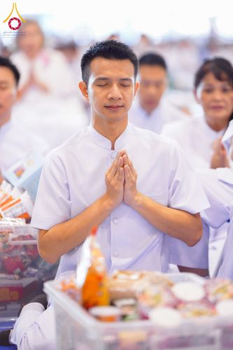 ภาพ No.276973:วันอาทิตย์ที่ 7 ธันวาคม พ.ศ. 2568 พิธีตักบาตรอาทิตย์ต้นเดือน ณ บ้านแก้วเรือนทองคุณยายฯ วัดพระธรรมกาย