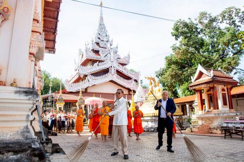 ภาพ No.271723:วันอาทิตย์ที่ 26 ตุลาคม พ.ศ. 2568 กฐินสมทบวัดต่างประเทศ โดยคณะศิษยานุศิษย์ บูชาธรรม 81 ปี  หลวงพ่อธัมมชโย ณ วัดสีอัมพอน นครเวียงจันทน์ สปป.ลาว