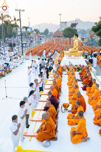 ภาพ No.184699:พิธีตักบาตรพระ 10,000 รูป ครั้งที่ 3 เนื่องในโอกาส 193 ปี จังหวัดกาญจนบุรี อุทิศส่วนกุศลให้แด่บรรพชน และเพื่อช่วยเหลือผู้ประสบภัยพิบัติต่างๆ วันเสาร์ที่ 21 ธันวาคม พ.ศ. 2567