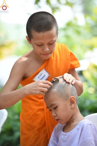 ภาพ No.135199:พิธีตัดปอยผม, พิธีขอขมารับผ้าไตร, พิธีบรรพชา, พิธีถวายบาตร ในโครงการบรรพชาสามเณร ฟื้นฟูพระพุทธศาสนาทั่วไทย  ณ ศูนย์ปฏิบัติธรรมบุญประสาน ต.พญาเย็น อ.ปากช่อง จ.นครราชสีมา วันที่ 5 เมษายน พ.ศ. 2567