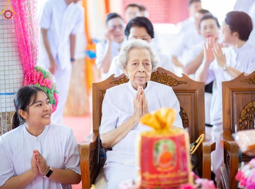 ภาพ No.166161:พิธีทอดกฐิน ณ วัดโพธิ์เลื่อน อ.เมือง จ.ปทุมธานี ในโครงการกฐินสามัคคีทั่วไทย 30,000 วัด บูชาธรรม 80 ปี หลวงพ่อธัมมชโย โดยคณะศิษยานุศิษย์วัดพระธรรมกาย วันที่ 20 ตุลาคม พ.ศ. 2567