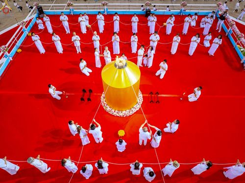 ภาพ No.233936:วันอาทิตย์ที่ 20 กรกฎาคม พ.ศ.2568 พิธีจุดเทียนใจ ไฟนิรันด์ อนันตชัย วัดพระธรรมกาย