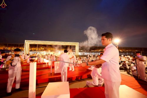 ภาพ No.253731:วันที่ 10 ตุลาคม พ.ศ. 2568 พิธีจุดประทีปบูชาพระผู้ปราบมาร, พิธีจุดประทีปบนพระมหาธรรมกายเจดีย์  20,000 ดวง เนื่องในวันคล้ายวันเกิดครบรอบ 141 ปี พระมงคลเทพมุนี (สด จนฺทสโร)