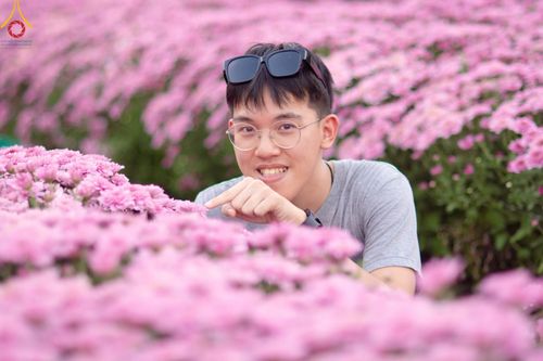 ภาพ No.102899:สาธุชนร่วมรับบุญเก็บดอกเบญจทรัพย์ ในวันที่ 19 ธันวาคม พ.ศ. 2566 (วันแรก) ณ บริเวณวัดพระธรรมกาย จ.ปทุมธานี