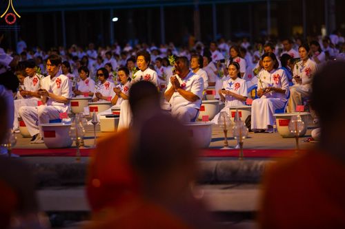 ภาพ No.160561:พิธีจุดประทีป 20,000 ดวง บูชาพระมหาธรรมกายเจดีย์ และบูชาพระมงคลเทพมุนี (สด จนฺทสโร) พระผู้ปราบมาร ณ ลานธรรม พระมหาธรรมกายเจดีย์ วัดพระธรรมกาย จ.ปทุมธานี วันที่ 10 ตุลาคม พ.ศ. 2567