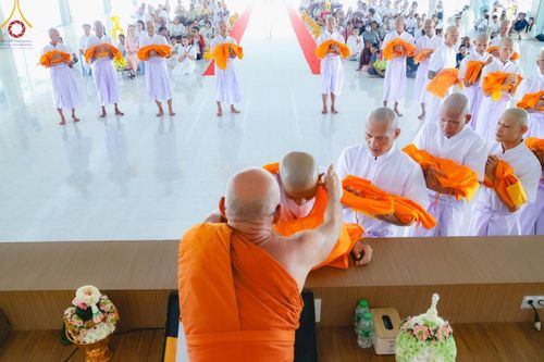 ภาพ No.186435:พิธีตัดปอย ปลงผม เวียนประทักษิณ  มอบบาตรผ้าไตร ขอขมาผู้ปกครอง และพิธีบรรพชาอุปสมบท  โครงการอุปสมบทหมู่บูชาธรรมมหาปูชนียาจารย์  ประจำปี 2567 ณ ศูนย์ปฏิบัติธรรมภาคใต้และวัดคงคาเลียบ อ.บางกล่ำ จ.สงขลา วันอาทิตย์ที่ 8 ธันวาคม พ.ศ. 2567