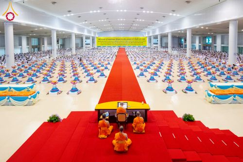 ภาพ No.215686:วันอาทิตย์ต้นเดือนที่ 6 เมษายน พ.ศ. 2568 พิธีทอดผ้าป่าสมทบ เพื่องานถวายมหาสังฆทาน 40,000 กว่าวัดทั่วประเทศ ณ สภาธรรมกายสากล วัดพระธรรมกาย