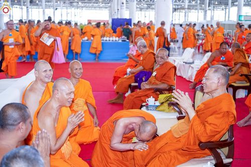 ภาพ No.235912:วันที่ 3 สิงหาคม พ.ศ. 2568 ภาพบรรยากาศ การต้อนรับปฎิสันถาร ของคณะสงฆ์ ในวันสมาธิโลก พิธีถวายมหาสังฆทาน 2,000 กว่าวัด ณ วัดพระธรรมกาย