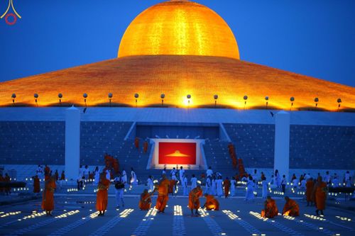 ภาพ No.154790:พิธีจุดประทีป, พิธีฉลองชัยสวดมนต์บทธัมมจักกัปปวัตนสูตร ณ มหารัตนวิหารคด วัดพระธรรมกาย วันอังคารที่ 17 กันยายน พ.ศ. 2567