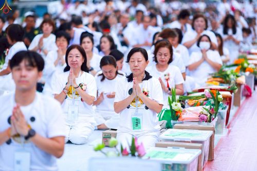 ภาพ No.237038:วันอาทิตย์ที่ 10 สิงหาคม พ.ศ. 2568 มหาสังฆทานครั้งยิ่งใหญ่ ตักบาตรพระ 10,000 รูป ถ.นิพัทธ์อุทิศ 3 ใจกลางนครหาดใหญ่ จ.สงขลา (ชุดที่ 2)