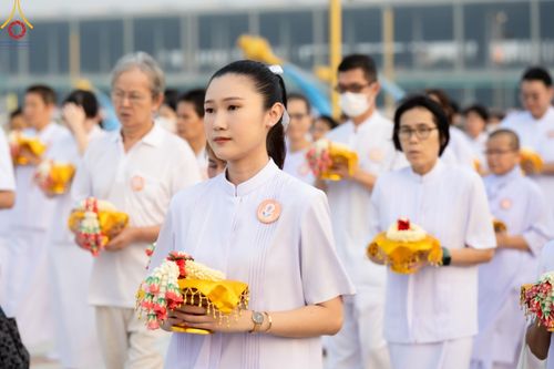 ภาพ No.133696:พิธีเวียนประทักษิณและพิธีวันทาเจดีย์ โครงการบรรพชาสามเณร ฟื้นฟูพระพุทธศาสนาทั่วไทย ณ วัดพระธรรมกาย วันเสาร์ที่ 6 เมษายน พ.ศ. 2567