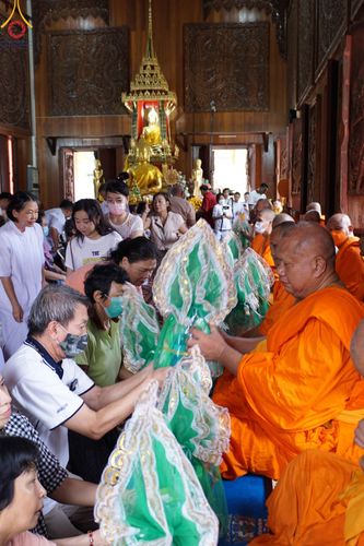 ภาพ No.169208:พิธีทอดกฐิน ณ วัดรางบัว แขวงบางหว้า เขตภาษีเจริญ จ.กรุงเทพมหานคร ในโครงการกฐินสามัคคีทั่วไทย 30,000 วัด บูชาธรรม 80 ปี หลวงพ่อธัมมชโย โดยคณะศิษยานุศิษย์วัดพระธรรมกาย วันที่ 20 ตุลาคม พ.ศ. 2567