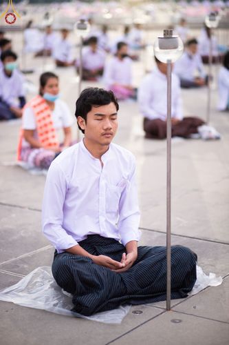 ภาพ No.77172:พิธีจุดมาฆประทีป ในวันมาฆบูชา อาทิตย์ต้นเดือนที่ 6 มีนาคม พ.ศ. 2566 ณ วัดพระธรรมกาย อ.คลองหลวง จ.ปทุมธานี