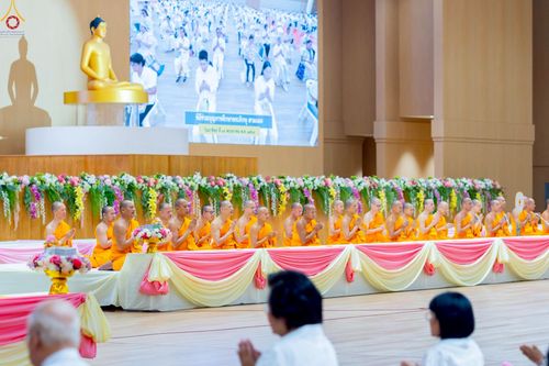 ภาพ No.225332:วันอาทิตย์ที่ 18 พฤษภาคม พ.ศ. 2568 พิธีร่วมบุญการศึกษา พระภิกษุ สามเณร ณ ห้องแก้วสารพัดนึก 2 วัดพระธรรมกาย