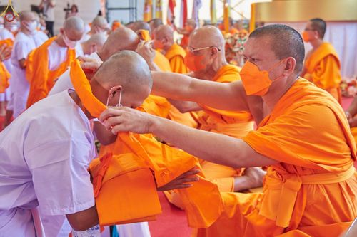 ภาพ No.67981:พิธีบรรพชาสามเณรธรรมทายาท ณ บรมพุทโธ ประเทศอินโดนีเซีย วันที่ 17 ธันวาคม พ.ศ. 2565