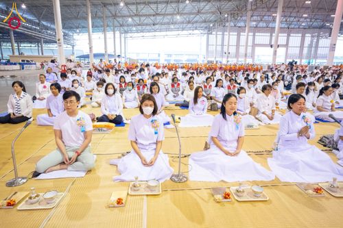 ภาพ No.204267:พิธีถวายภัตตาหารเป็นสังฆทาน แด่พระธรรมยาตรา ณ วัดพระธรรมกาย ตำบลคลองสาม อำเภอคลองหลวง จังหวัดปทุมธานี ในโครงการธรรมยาตรา กตัญญูบูชา มหาปูชนียาจารย์ พระมงคลเทพมุนี(สด จนฺทสโร) พระผู้ปราบมาร อนุสรณ์สถาน 7 แห่ง ปีที่ 13 วันที่ 31 มกราคม พ.ศ. 2568