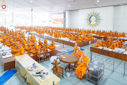 ภาพ No.169745:พิธีถวายภัตตาหารเมนูสวรรค์ "เพื่อการบรรลุธรรม" เนื่องในวันลอยกระทง (ขึ้น 15 ค่ำ เดือน 12) วันศุกร์ที่ 15 พฤศจิกายน พ.ศ. 2567 ณ หอฉันคุณยายอาจารย์ฯ วัดพระธรรมกาย