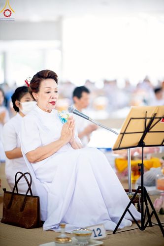 ภาพ No.213465:วันเสาร์ที่ 29 มีนาคม พ.ศ. 2568 พิธีถวายภัตตาหารเมนูสวรรค์ "เพื่อการบรรลุธรรม" ณ หอฉันคุณยายอาจารย์ฯ วัดพระธรรมกาย