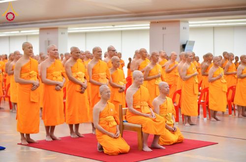 ภาพ No.161646:พิธีรับดวงแก้วนักเรียนบาลี ผู้สมัครสอบในนามวัดพระธรรมกาย วันพุธที่ 2 ตุลาคม พ.ศ. 2567 ณ เทวสภา อาคารร้อยปีคุณยายอาจารย์ฯ วัดพระธรรมกาย จ.ปทุมธานี