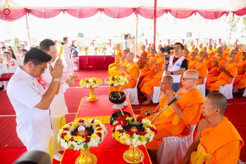 ภาพ No.104139:พิธีโปรยรัตนชาติ วางศิลาฤกษ์ สามเณรธรรมทายาทชาวอินโดนีเซียกว่า 1,000 รูป ณ มหาเจดีย์บุโรพุทโธ ประเทศอินโดนีเซีย ในวันที่ 21 ธันวาคม พ.ศ. 2566