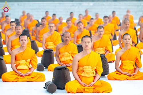 ภาพ No.191666:พระธรรมยาตราปฏิบัติธรรม และถ่ายภาพหมู่ประวัติศาสตร์ ณ อนุสรณ์สถานคลองบางนางแท่น อ.สามพราน จ.นครปฐม ในโครงการธรรมยาตรา กตัญญูบูชา มหาปูชนียาจารย์ พระมงคลเทพมุนี(สด จนฺทสโร) พระผู้ปราบมาร อนุสรณ์สถาน 7 แห่ง ปีที่ 13 วันที่ 8 มกราคม พ.ศ. 2568