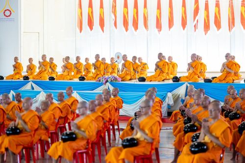 ภาพ No.136542:พิธีตักบาตร พิธีบูชาข้าวพระ ในวันอาทิตย์ต้นเดือนที่ 5 พฤษภาคม พ.ศ. 2567 ณ วัดพระธรรมกาย จ.ปทุมธานี