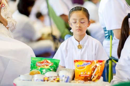 ภาพ No.243456:วันที่ 7 กันยายน พ.ศ. 2568 พิธีตักบาตร ข้าวสารอาหารแห้ง ในวันครูผู้ค้นพบวิชชาธรรมกาย ณ บ้านแก้วเรือนทองคุณยายฯ สภาธรรมกายสากล วัดพระธรรมกาย