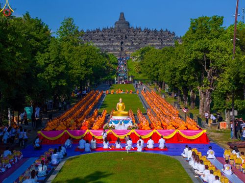 ภาพ No.103282:พิธีตักบาตรพระธรรมทายาท 1,000 รูป ณ มหาเจดีย์บุโรพุทโธ ประเทศอินโดนีเซีย ในวันที่ 20 ธันวาคม พ.ศ. 2566