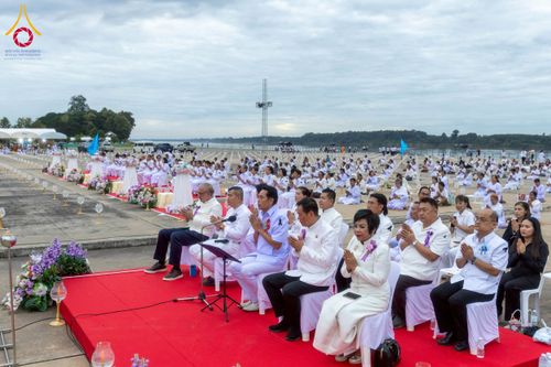 ภาพ No.266081:วันพุธที่ 5 พฤศจิกายน พ.ศ. 2568 (วันพระ ขึ้น 15 ค่ำ เดือน 12) พิธีจุดประทีปโคมลาน, โคมลอย และลอยกระทง ถวายประทีปเป็นพุทธบูชา สร้างความสว่างไสวให้กับแผ่นดินด้วยแสงธรรม ณ พุทธอุทยานนานาชาติ จังหวัดหนองคาย