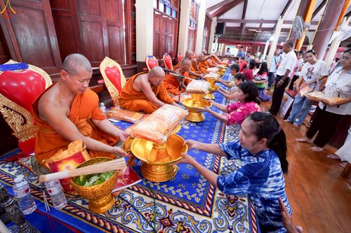 ภาพ No.253171:วันที่ 12 ตุลาคม พ.ศ. 2568 พิธีทอดกฐินสามัคคีทั่วไทย 30,000 วัด โดยคณะศิษยานุศิษย์ บูชาธรรม 81 ปี หลวงพ่อธัมมชโย ณ วัดโพธิ์  ต.โรงช้าง อ.มหาราช  จ.พระนครศรีอยุธยา