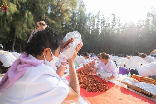 ภาพ No.188738:พิธีต้อนรับพระธรรมยาตรา ในโครงการธรรมยาตรา กตัญญูบูชา มหาปูชนียาจารย์ พระมงคลเทพมุนี(สด จนฺทสโร) พระผู้ปราบมาร อนุสรณ์สถาน 7 แห่ง ปีที่ 13 วันที่ 3 มกราคม พ.ศ. 2568 ณ อนุสรณ์สถานมหาวิหารพระมงคลเทพมุนี (โลตัสแลนด์) อ.สองพี่น้อง จ.สุพรรณบุรี