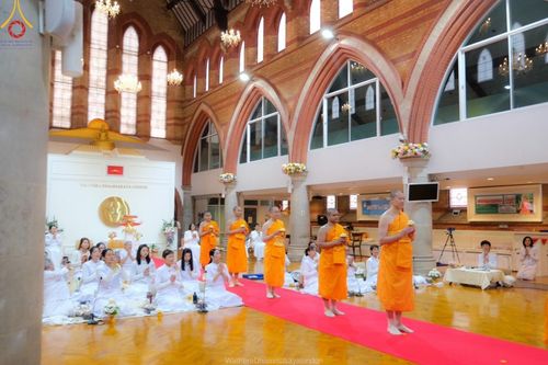ภาพ No.161369:วัดพระธรรมกายลอนดอน สหราชอาณาจักร จัดงานบุญ น้อมถวายเป็นพุทธบูชา และบูชาธรรมเนื่องในวาระ 140 ปี วันคล้ายวันเกิดด้วยรูปกายเนื้อของ พระมงคลเทพมุนี (สด จนฺทสโร) พระผู้ปราบมาร ในวันที่ 10 ตุลาคม พ.ศ. 2567