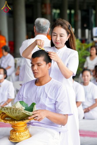 ภาพ No.143922:พิธีตัดปอยผมและปลงผมธรรมทายาท รุ่นเข้าพรรษา ณ มหาวิหารคด คอร์ 16 วัดพระธรรมกาย วันอาทิตย์ที่ 7 กรกฎาคม พ.ศ. 2567