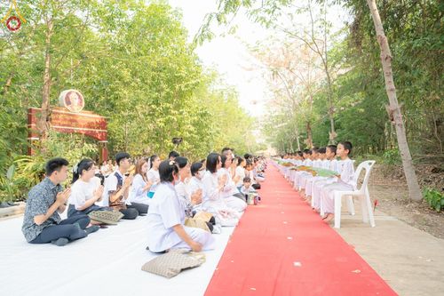 ภาพ No.135028: พิธีบรรพชาสามเณร  พิธีตักบาตรฉลองสามเณรใหม่ วันที่ 1 เมษายน พ.ศ.2567 ในโครงการบรรพชาสามเณรฟื้นฟูพระพุทธศาสนาทั่วไทย ณ ศูนย์ปฏิบัติธรรมแก้วเมืองเลย