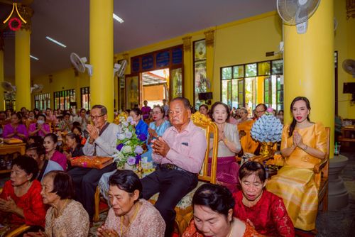 ภาพ No.177195:พิธีทอดกฐิน ณ วัดตรีมิตรประดิษฐาราม ต.รางหวาย อ.พนมทวน จ.กาญจนบุรี ในโครงการทอดกฐินสามัคคีทั่วไทย 30,000 วัด บูชาธรรม 80 ปี หลวงพ่อธัมมชโย โดยคณะศิษยานุศิษย์วัดพระธรรมกาย วันที่ 15 พฤศจิกายน พ.ศ. 2567