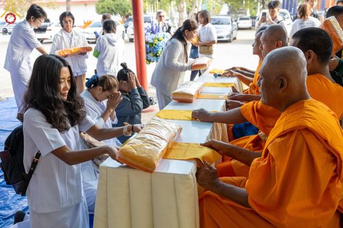 ภาพ No.189852:พิธีทอดผ้าป่าทำนุบำรุงศาสนสถาน ณ วัดอัมพวัน ต.สองพี่น้อง อ.สองพี่น้อง จ.สุพรรณบุรี ในโครงการธรรมยาตรา กตัญญูบูชา มหาปูชนียาจารย์ พระมงคลเทพมุนี(สด จนฺทสโร) พระผู้ปราบมาร อนุสรณ์สถาน 7 แห่ง ปีที่ 13 วันที่ 5 มกราคม พ.ศ. 2568